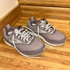 Brooks Addiction lavender lilac purple womens walking sneakers shoes size 7W